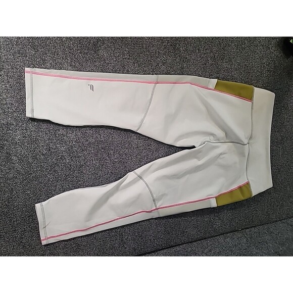 NWT Fabletics On The Go High Waisted Capri Leggings Womens XL Breathable Yoga - Picture 5 of 9